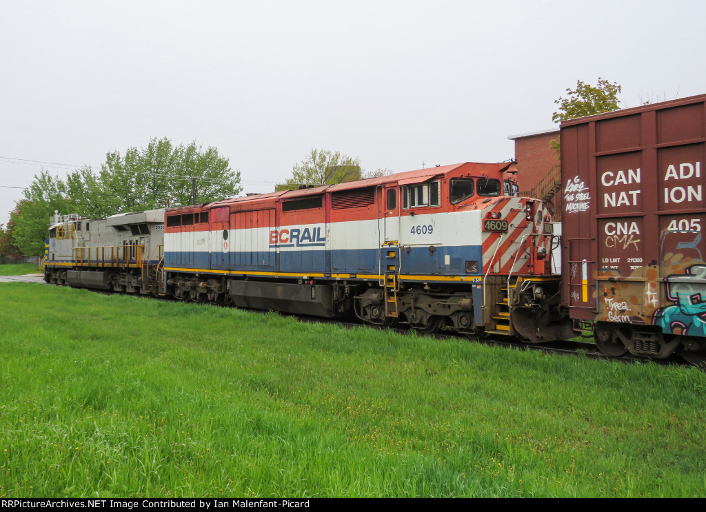 BCOL 4609 trails on CN 403